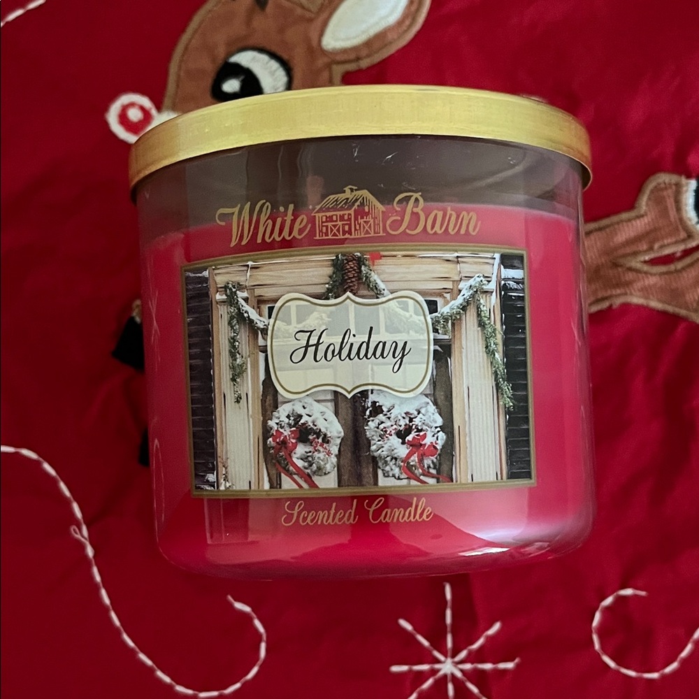Bath & Body Works White Barn Holiday 3 Wick 14.5 Oz  Candle in Red with Gold lid